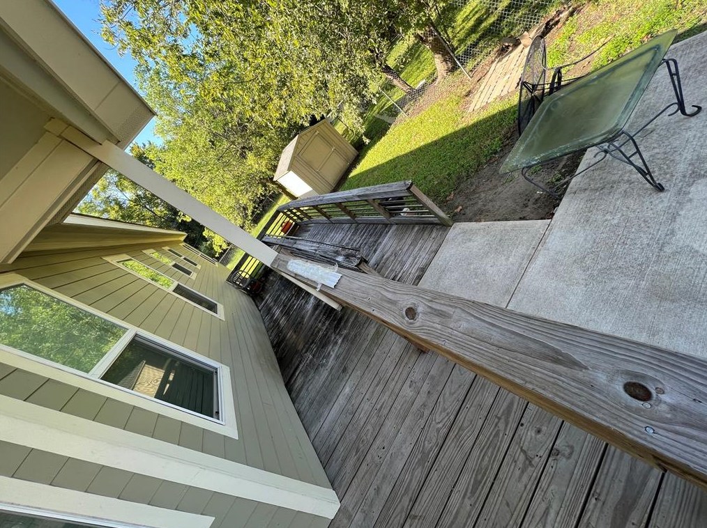 3366 Airport Blvd, Houston TX  77051-4202 exterior