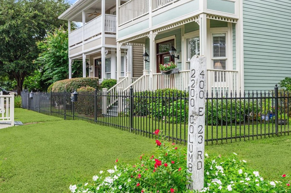 2247 Columbia St, Houston TX  77007-1636 exterior