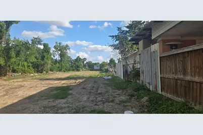 1 De Soto Street, Houston, TX 77091 - Photo 5