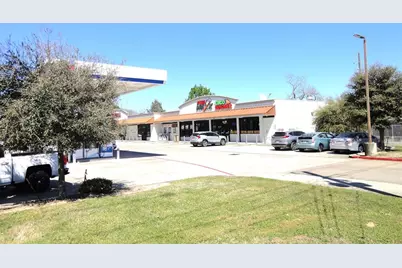 1835 S Cherry Street, Tomball, TX 77375 - Photo 11