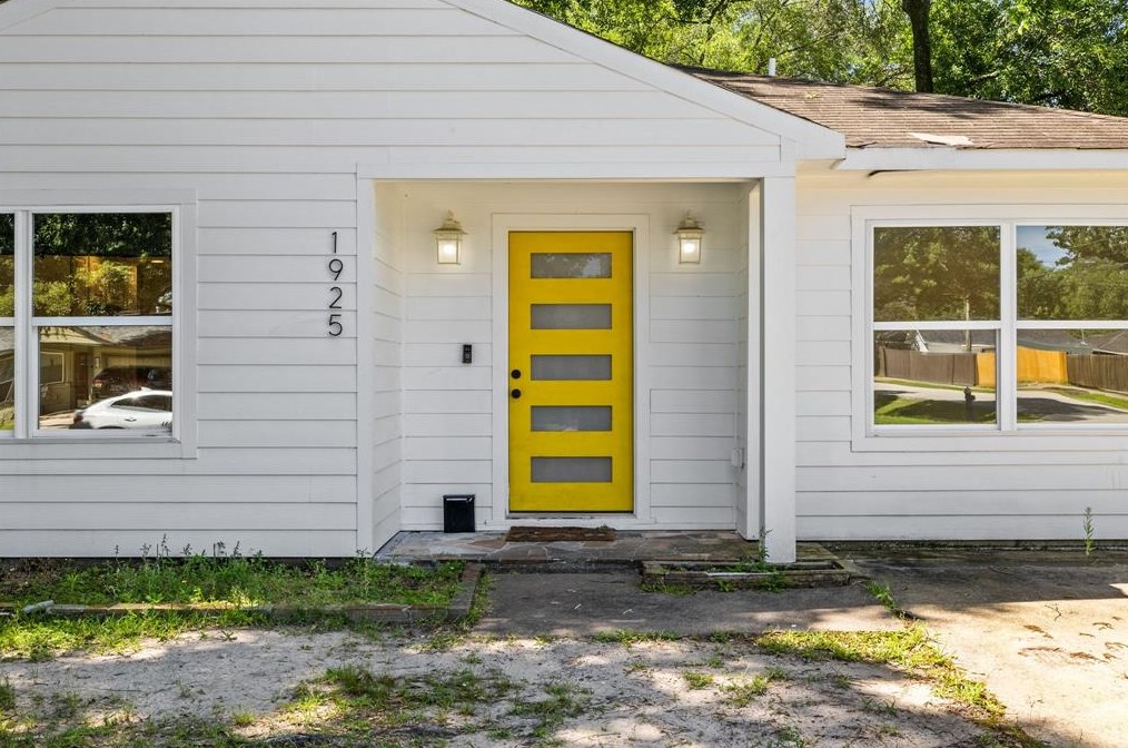 1925 Chippendale Rd, Houston TX  77018-5014 exterior