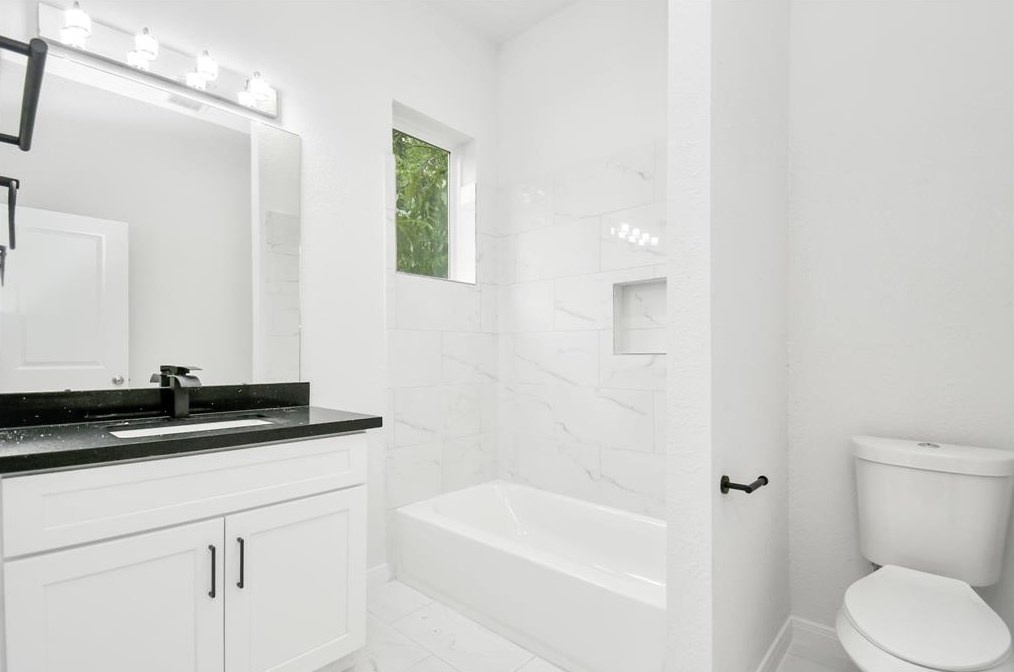 3433 Shelby Cir, Houston TX 77051-1256 exterior