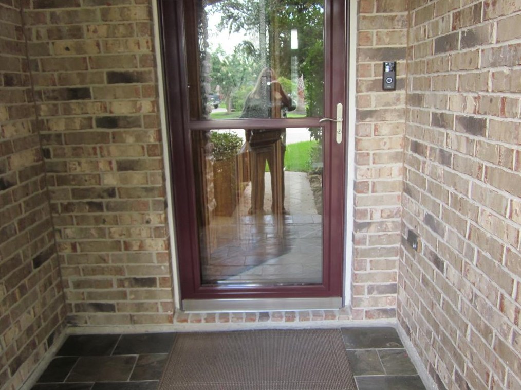 8406 Oak Villa Ct, Spring TX  77389-2827 exterior