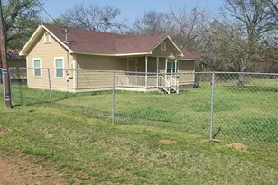 609 W Barton St, Calvert, TX 77837 - Photo 1