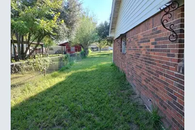 105 Newcastle Street, Victoria, TX 77905 - Photo 3