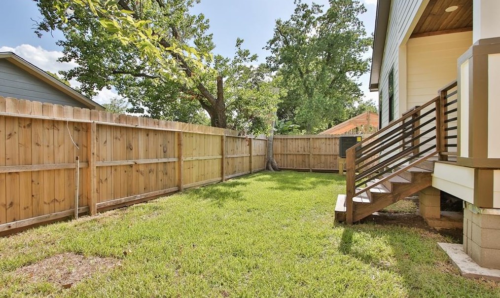 716 Barkley St, Houston TX  77022-3917 exterior