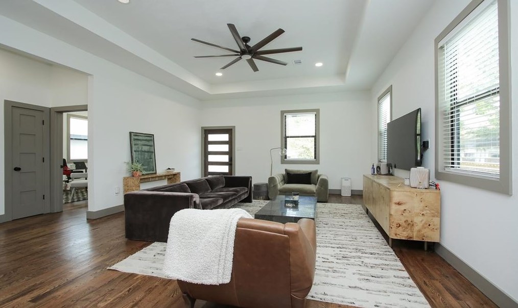 716 Barkley St, Houston TX  77022-3917 exterior