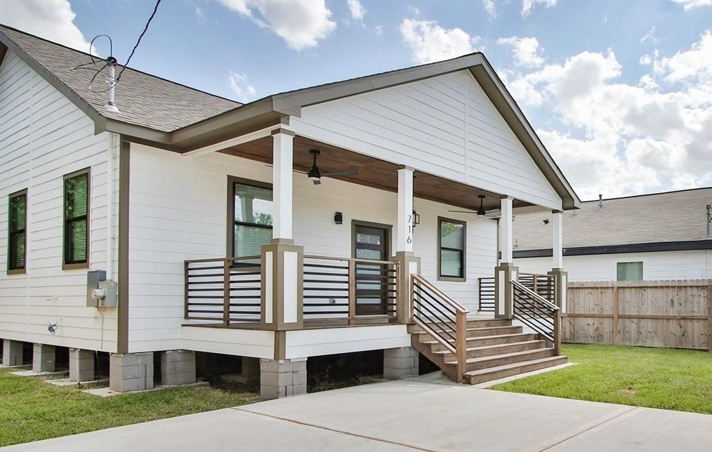 716 Barkley St, Houston TX  77022-3917 exterior