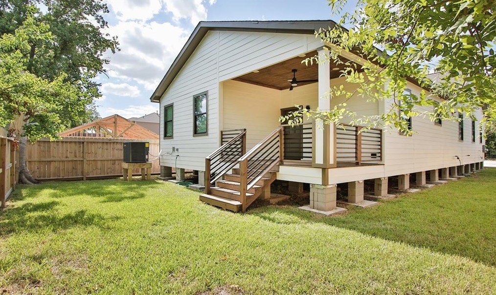716 Barkley St, Houston TX  77022-3917 exterior