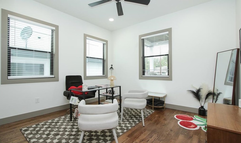 716 Barkley St, Houston TX  77022-3917 exterior