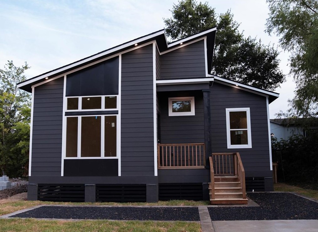 2620 Noble St, Houston TX  77026-6933 exterior