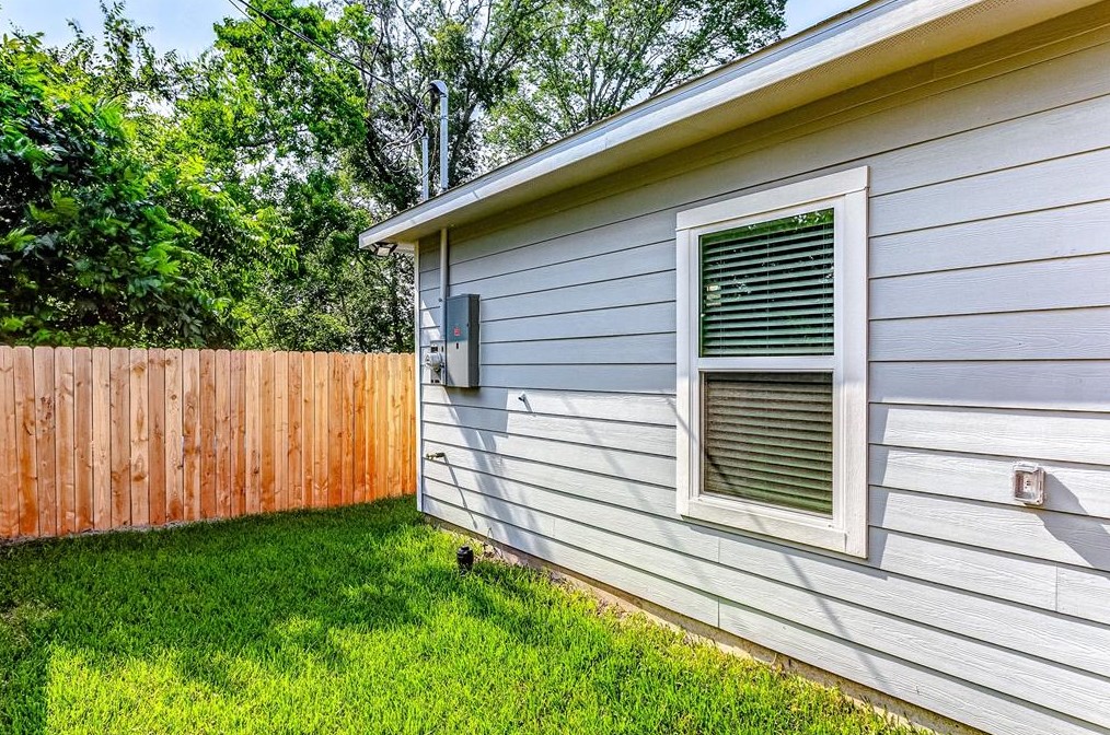 5010 Van Fleet St, Houston TX  77033-3425 exterior