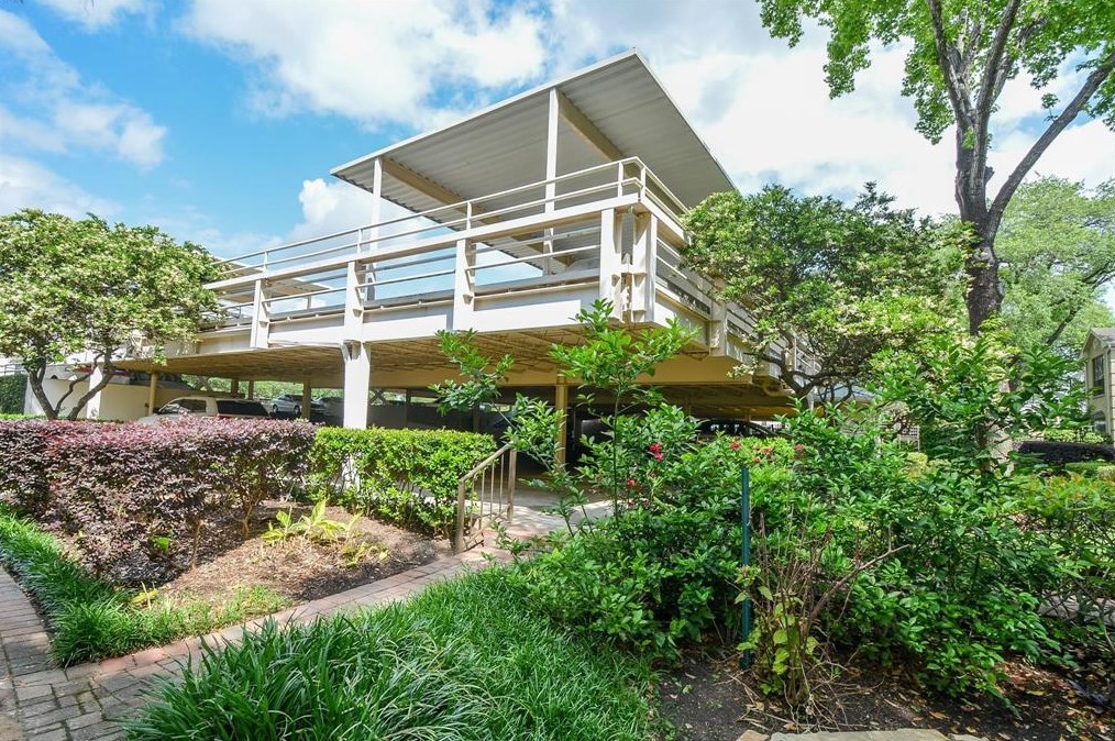 2700 Revere St, Houston TX  77098-1300 exterior