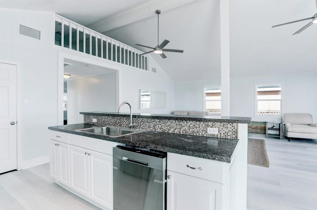 13007 Gulf Bch Dr, Jones Creek TX  77541-7261 exterior