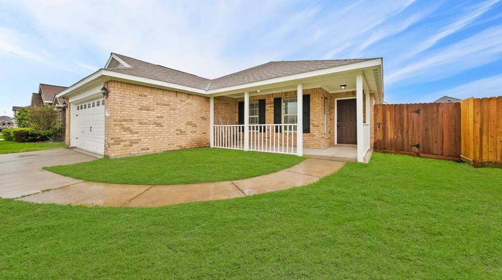 15218 Arnold, Baytown TX  77523-8691 exterior