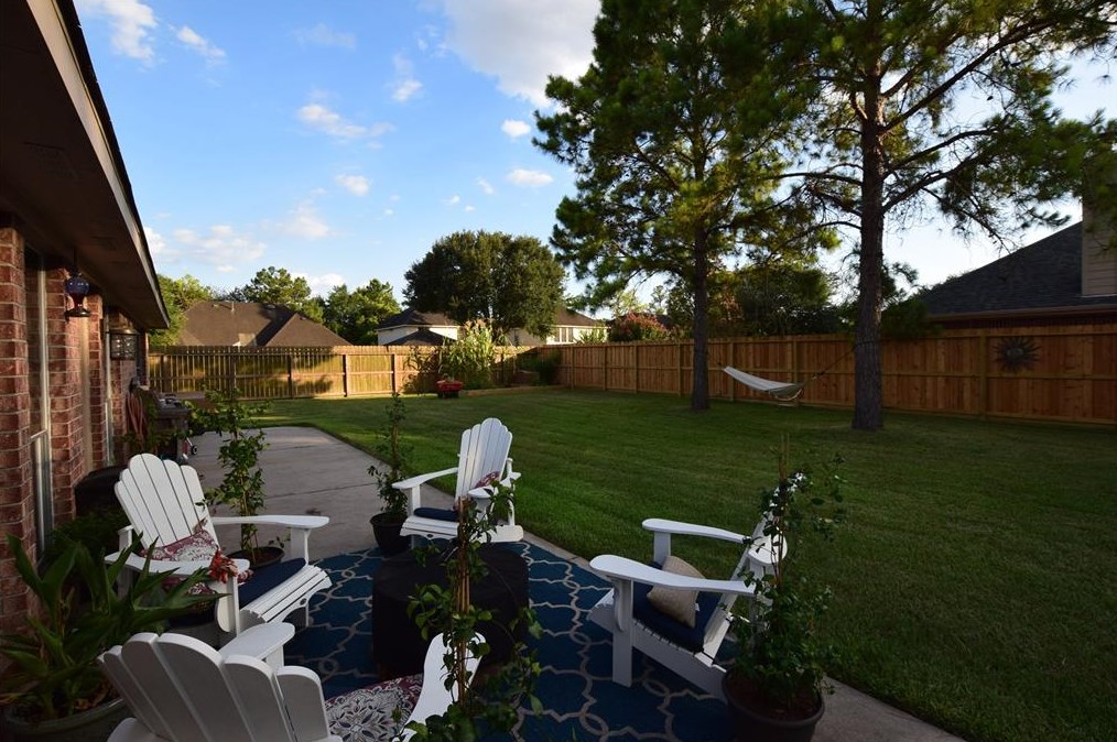 9615 Willow Crossing Dr, Houston TX  77064-3212 exterior