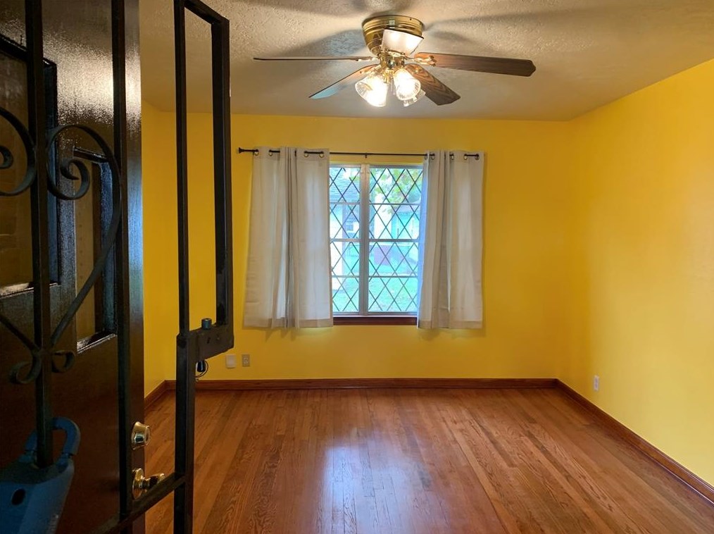 405 Twin Oaks St, Houston TX  77076-2616 exterior