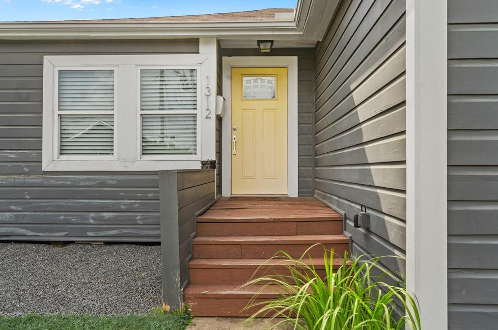1312 Des Jardines St, Houston TX  77023-3719 exterior