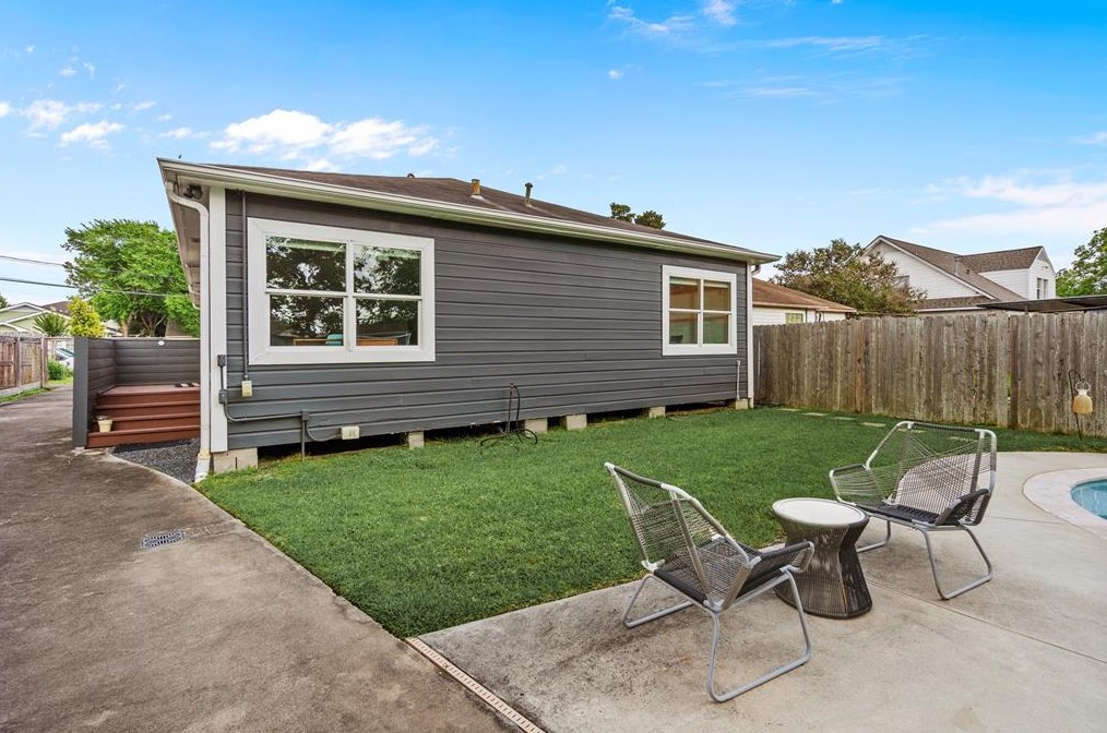 1312 Des Jardines St, Houston TX  77023-3723 exterior