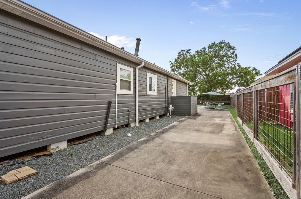 1312 Des Jardines St, Houston TX  77023-3723 exterior
