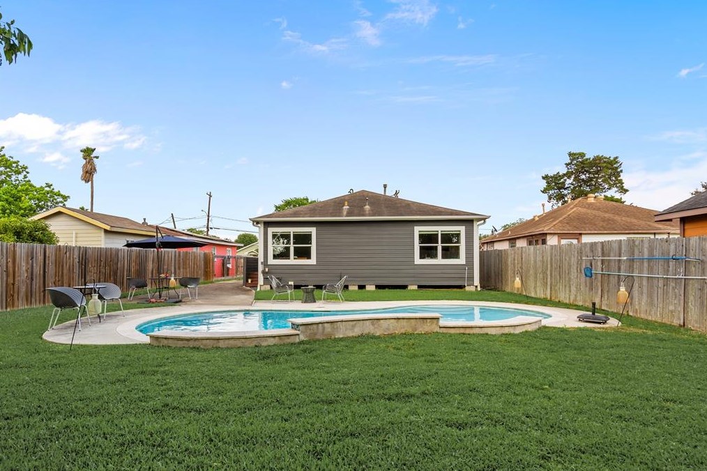 1312 Des Jardines St, Houston TX  77023-3723 exterior