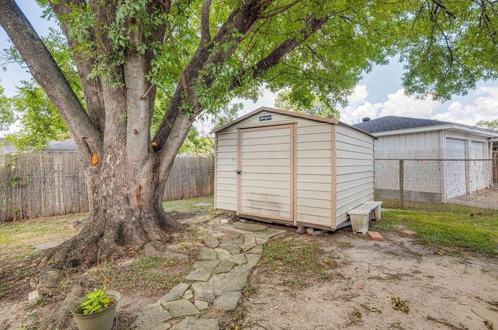 922 Mierianne St, Houston TX  77093-1227 exterior