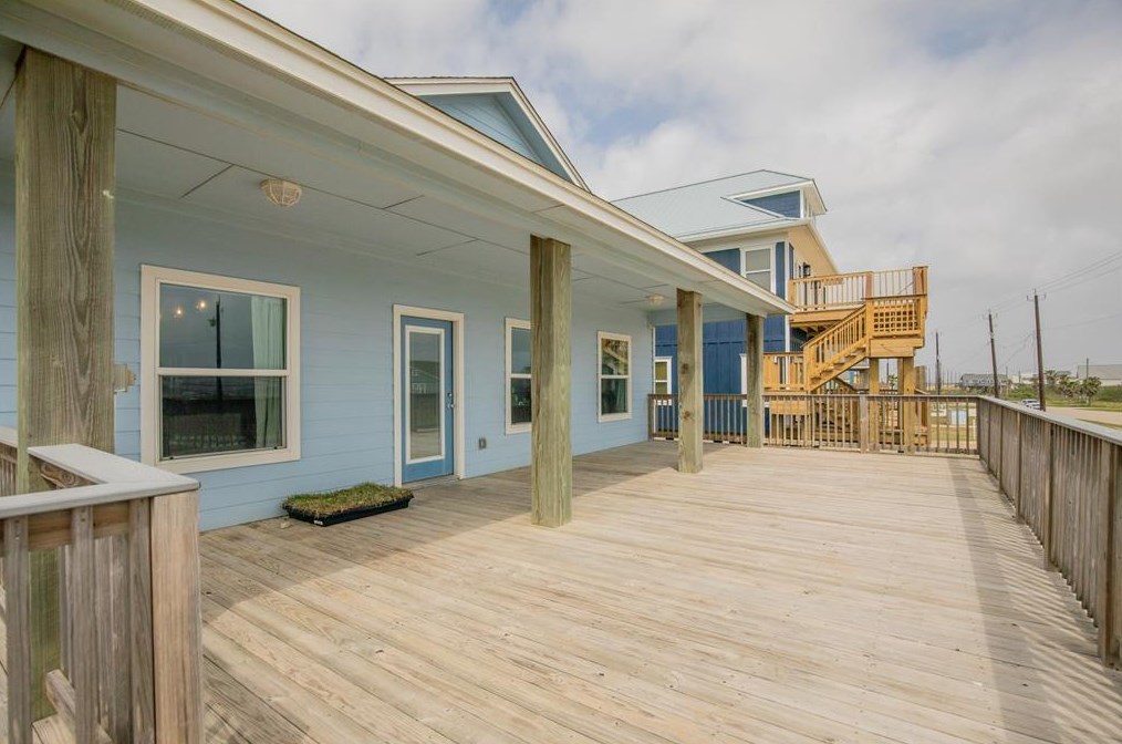 4539 Blue Water Hwy, Jones Creek TX  77541-7190 exterior