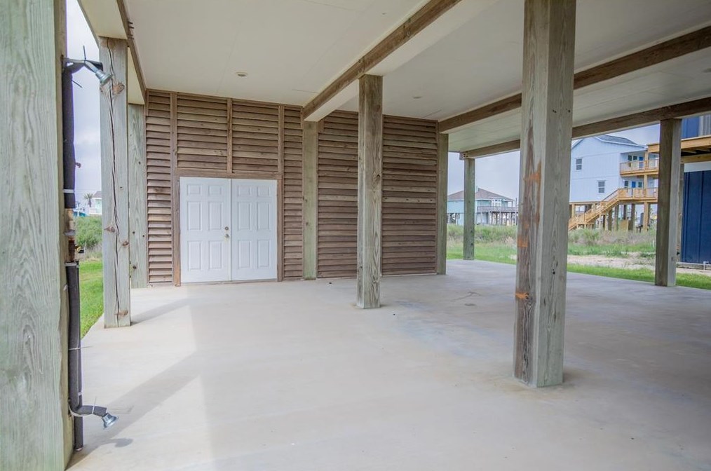 4539 Blue Water Hwy, Jones Creek TX  77541-7190 exterior
