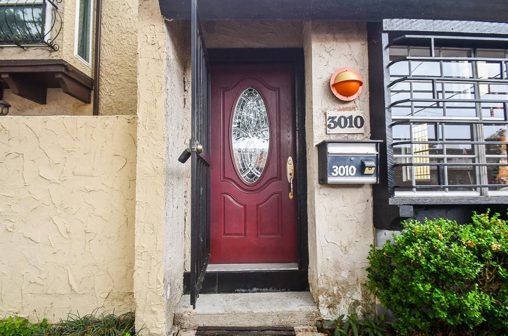 3010 Helena St, Houston TX  77006-3326 exterior