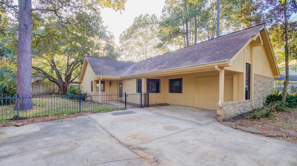 1906 Woodhue Dr, Spring TX  77386-2530 exterior