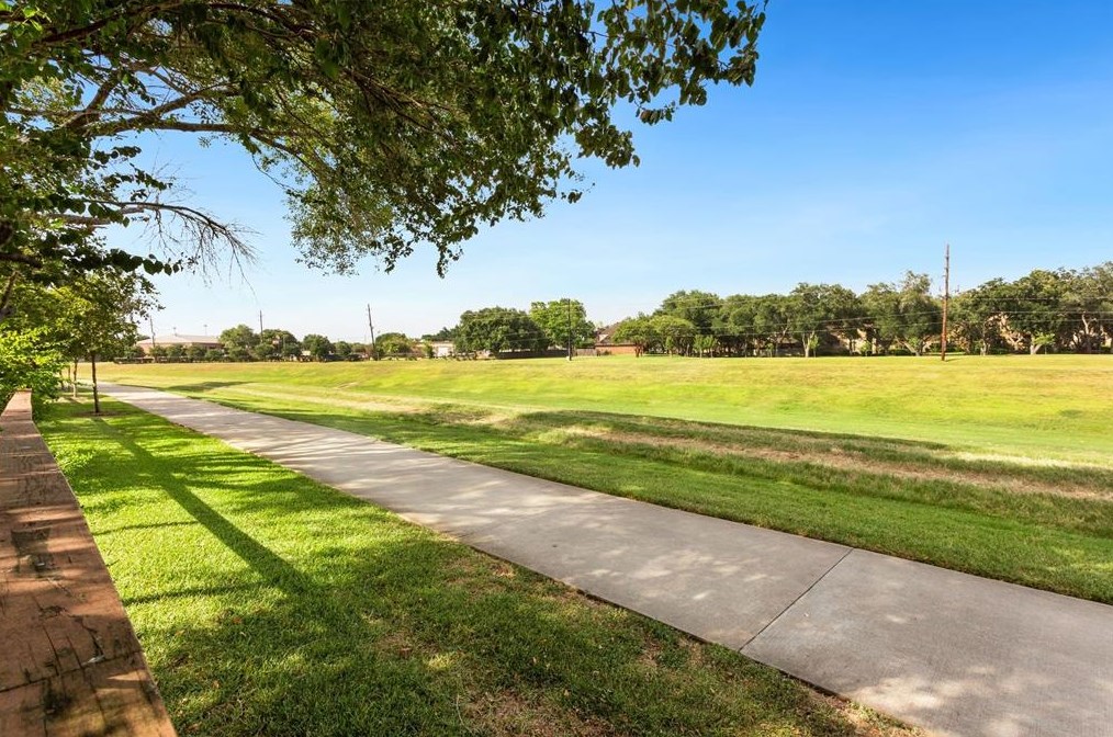 2231 Greencove Ln, Sugar Land TX  77479-2220 exterior