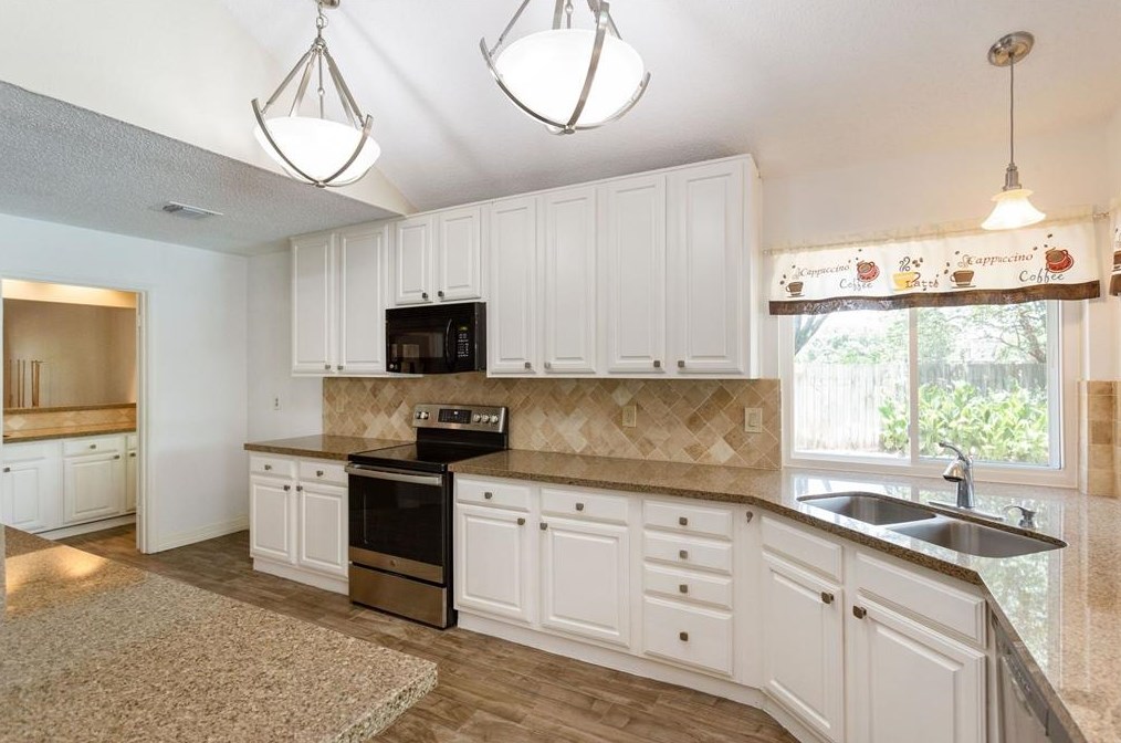 2231 Greencove Ln, Sugar Land TX  77479-2220 exterior