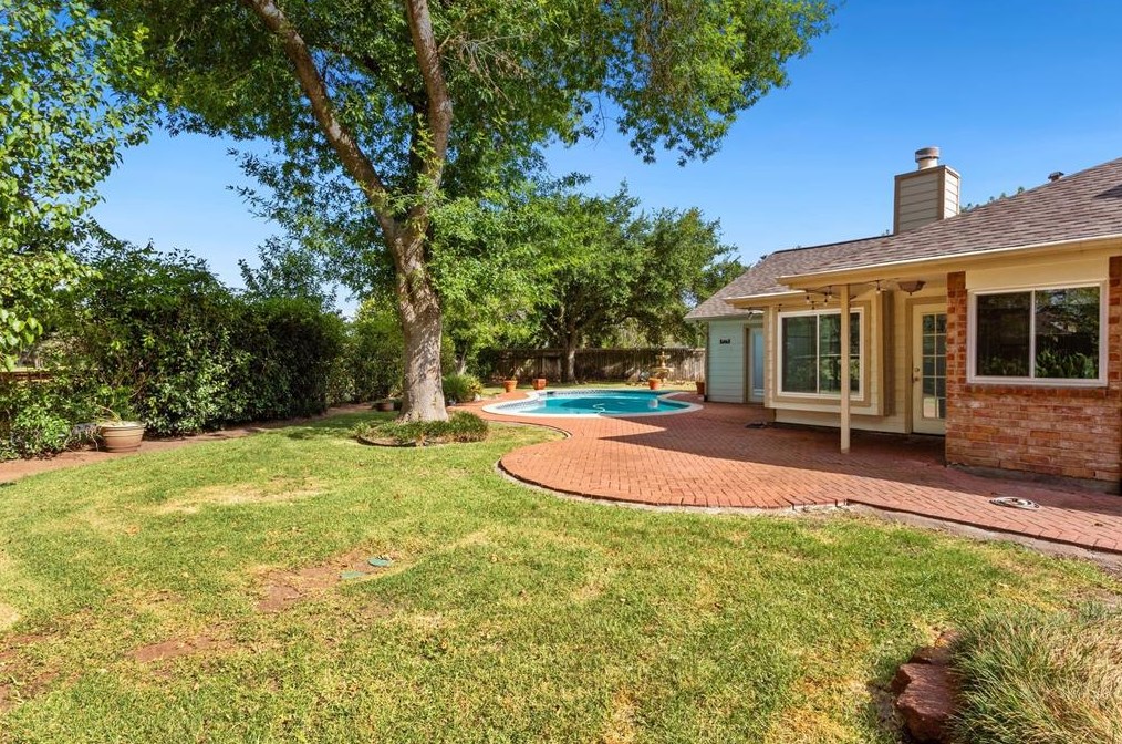 2231 Greencove Ln, Sugar Land TX  77479-2220 exterior