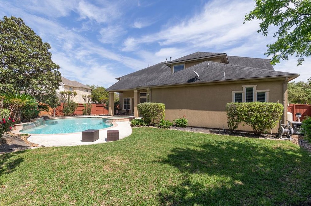 5807 Santa Fe Spg Dr, Houston TX  77041-5759 exterior