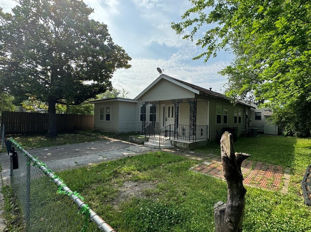 509 Stimpson St, Baytown TX  77520-7062 exterior