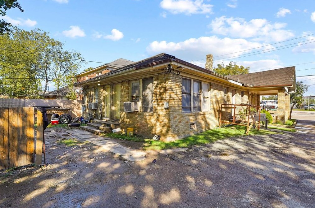 1528 Telephone Rd, Houston TX  77023-3635 exterior