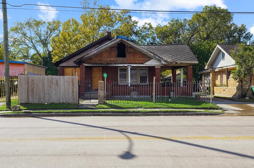 1528 Telephone Rd, Houston TX  77023-3635 exterior