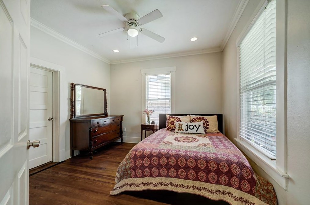 932 Tulane, Houston TX  77008-6842 exterior