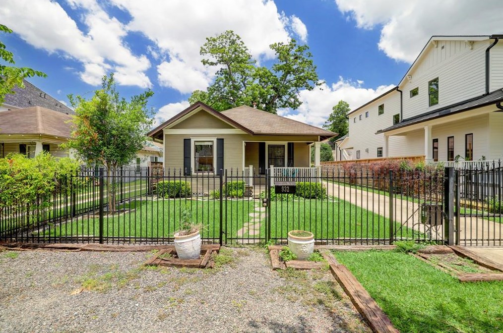 932 Tulane, Houston TX  77008-6842 exterior