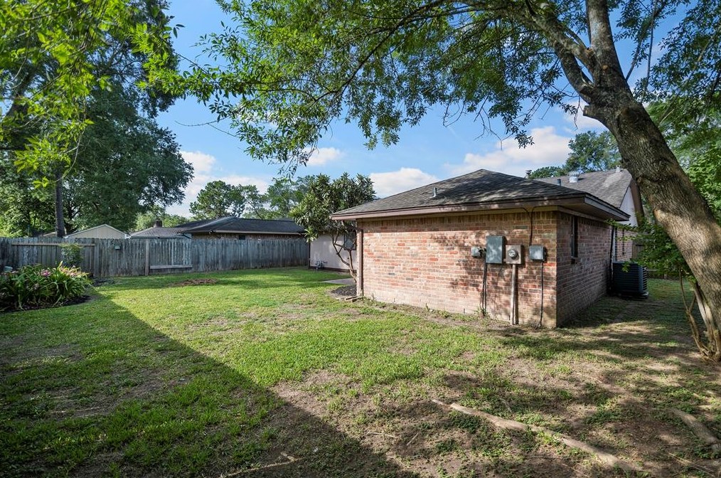 15639 Boulder Oaks Dr, Houston TX  77084-3008 exterior