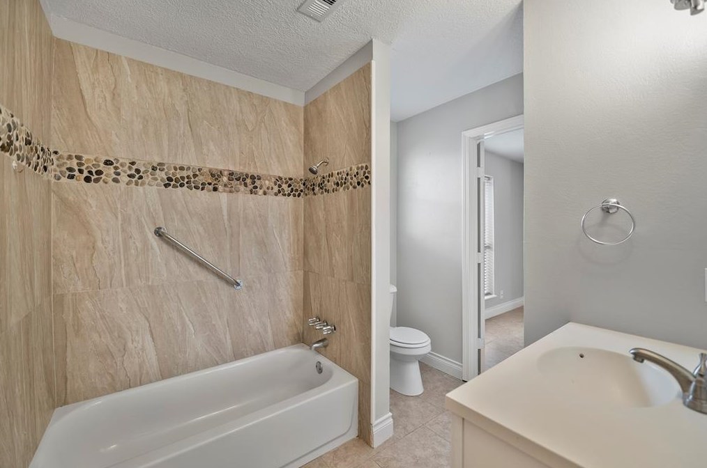 15639 Boulder Oaks Dr, Houston TX  77084-3008 exterior