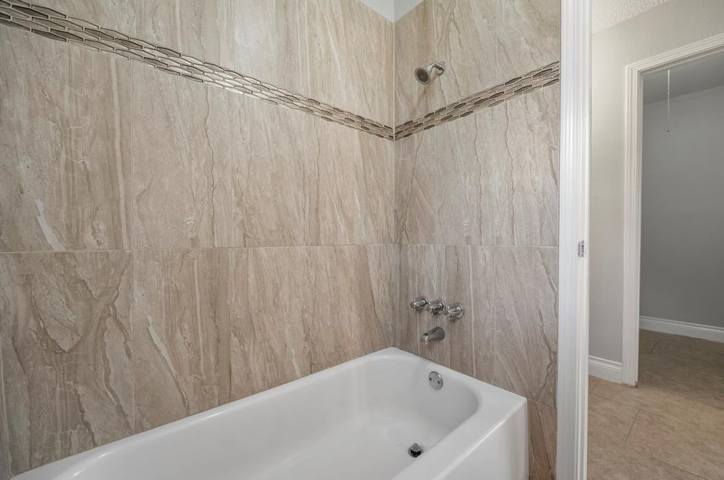 15639 Boulder Oaks Dr, Houston TX  77084-3008 exterior