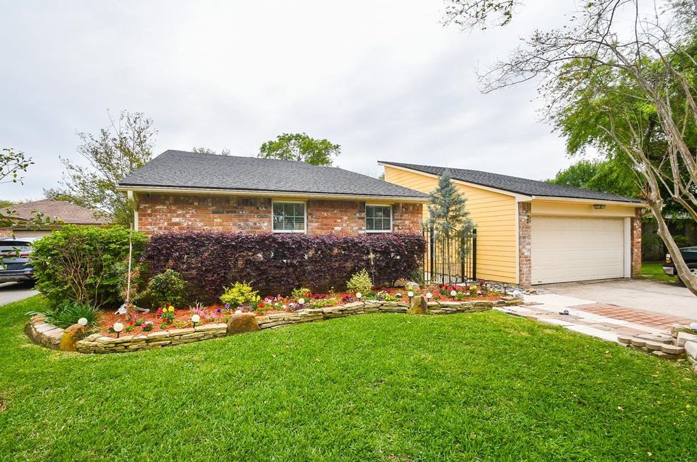 13403 Montaigne Dr, Houston TX  77065-2021 exterior