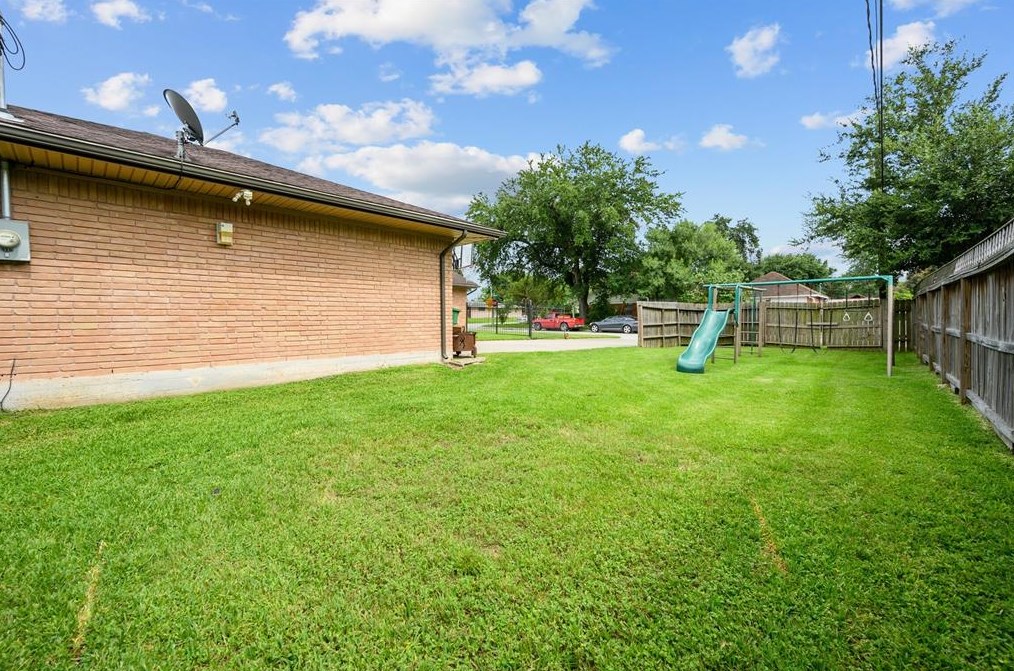 8118 Dover St, Houston TX  77087-4626 exterior