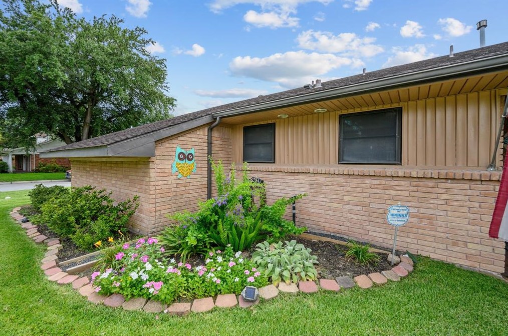 8118 Dover St, Houston TX  77087-4626 exterior