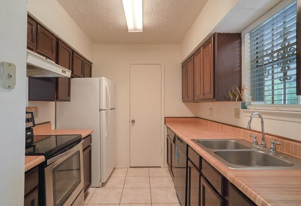 7214 Colima Dr, Houston TX  77083-3619 exterior