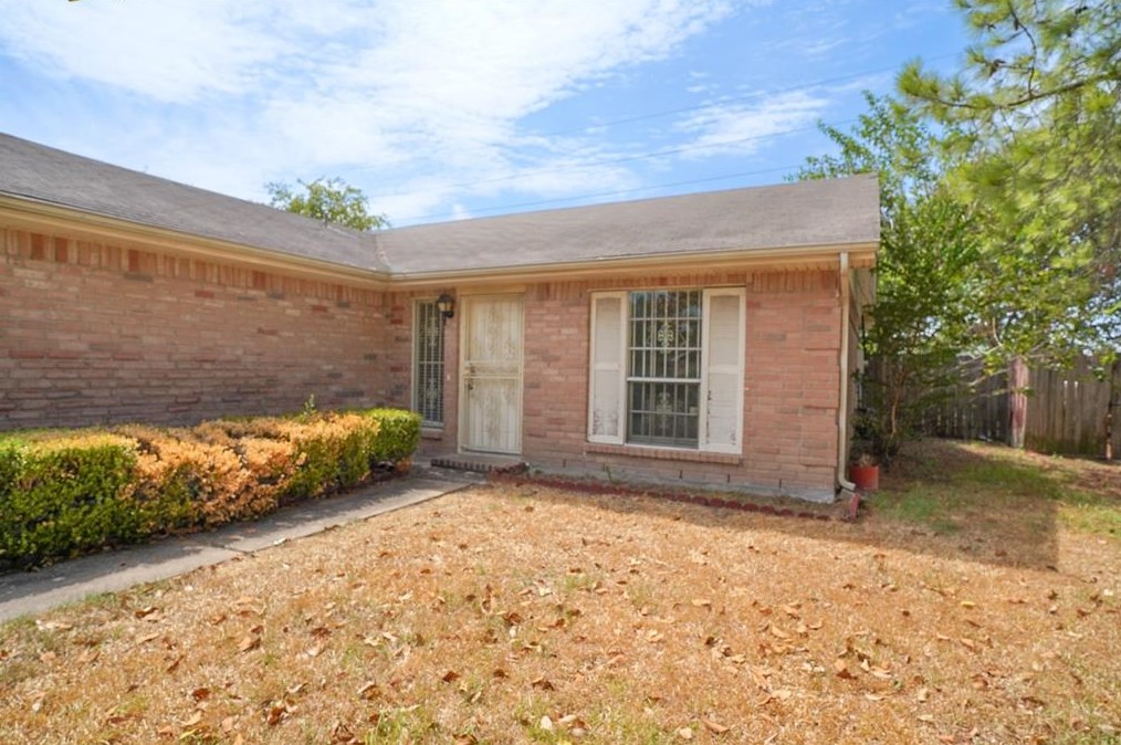 7214 Colima Dr, Houston TX  77083-2745 exterior