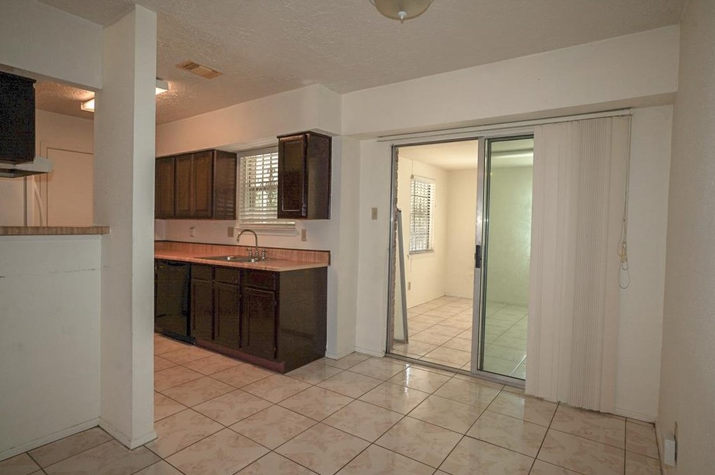 7214 Colima Dr, Houston TX  77083-3619 exterior