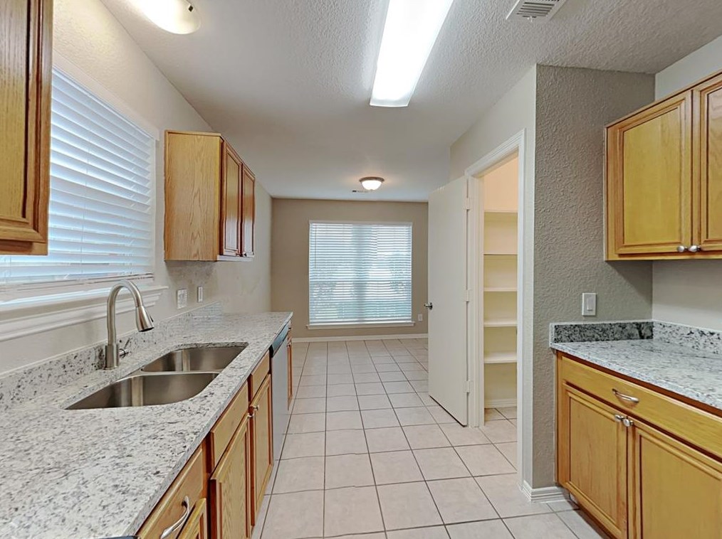 5119 Chase Park Ct, Bacliff TX  77518-2391 exterior