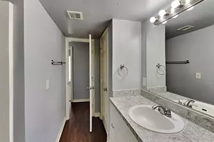 10415 Sagewillow Ln, Houston, TX 77089 - Photo 9